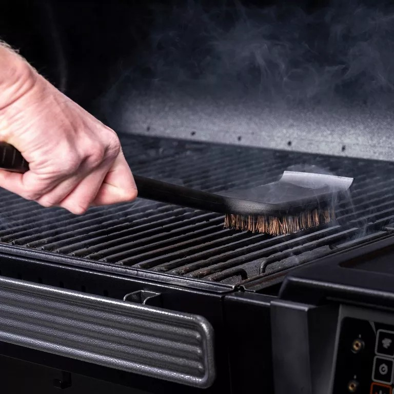 Traeger® | Hot N' Cold Cleaning Brush